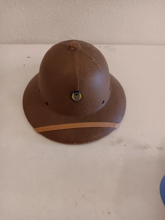 U.s. Army Air Forces pith helmet.