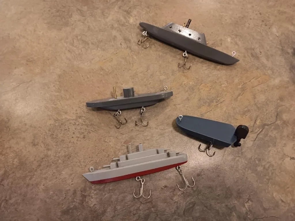 Decorative fishing lures of wooden model boats.