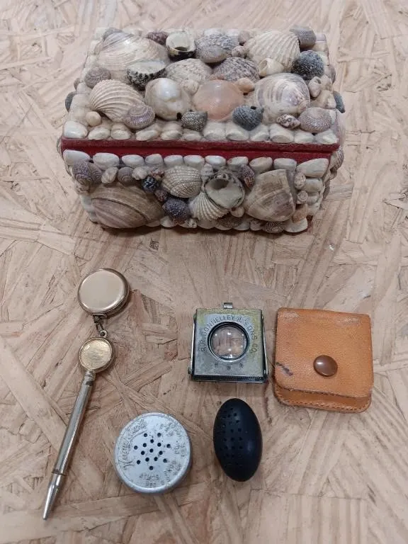 Retractable Mechanical pencil,shell box ,vintage