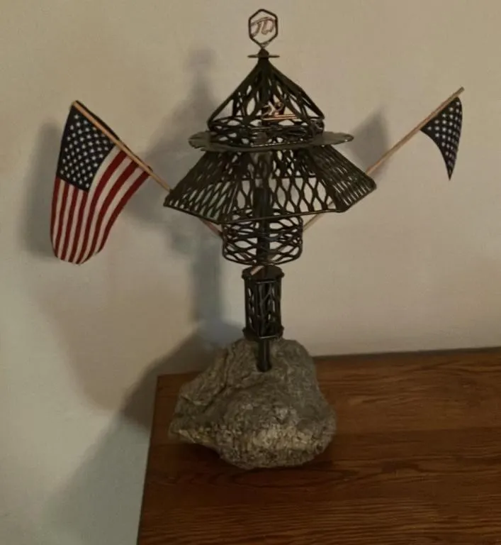 Patriotic Wire Mesh Sculptural Table Piece