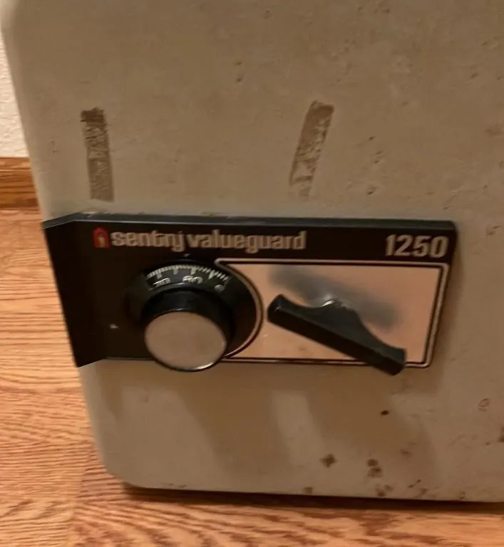 Sentry Valueguard 1250 Combination Safe