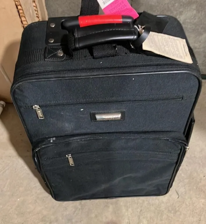 Verdi Soft-Sided Rolling Travel Suitcase