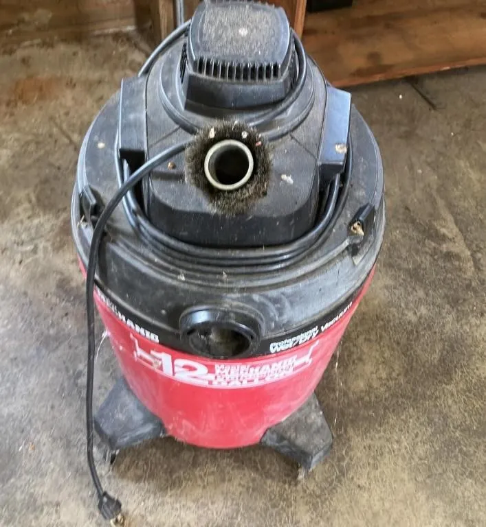 Master Mechanic 12-Gallon Wet/Dry Vacuum