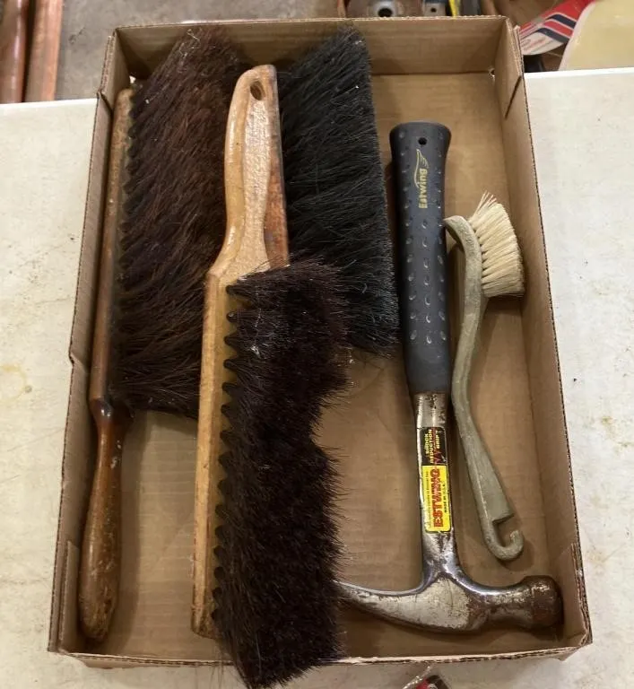 Estwing Hammer and Assorted Brush Set