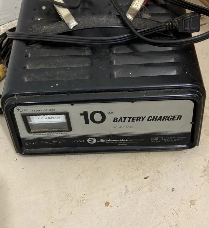 Schumacher SE-1010 10 Amp Battery Charger