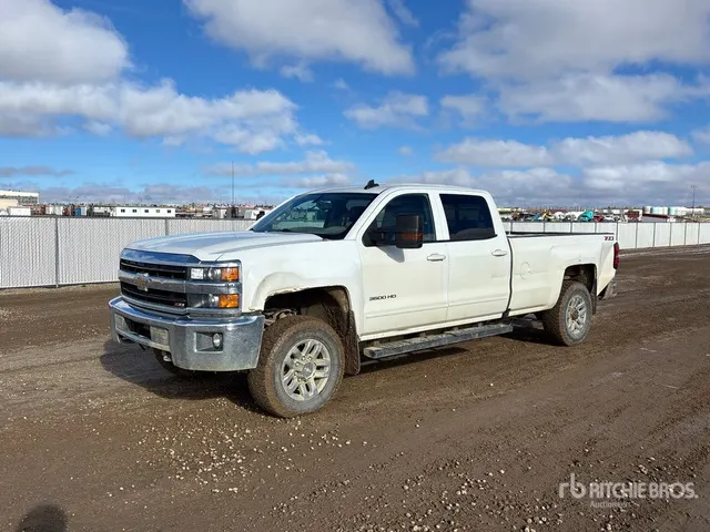 2018 Chevrolet Silverado 3500HD LT 4x4 Crew Cab Pickup