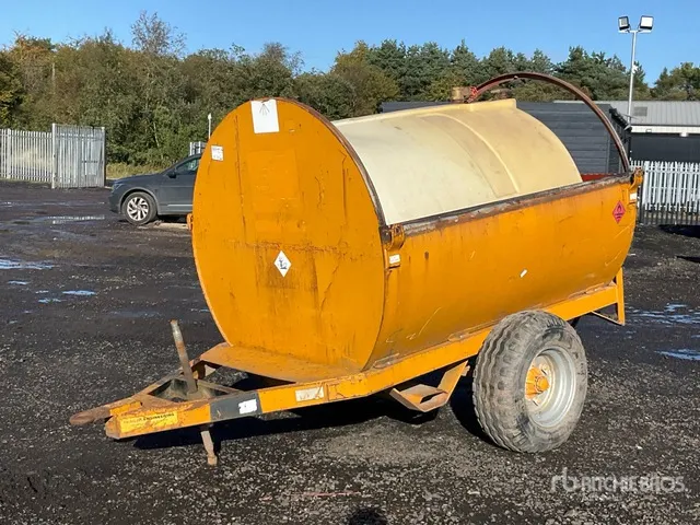 2016 Trailer Engineering 2140 L Trailer Mounted Plastic Diesel Fuel Tank