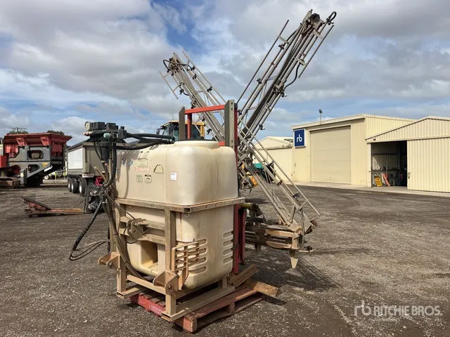 2006 Croplands 11 m 3-Point Hitch Sprayer