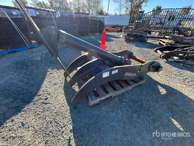 Daequip HE300 Hydraulic Excavator Thumb