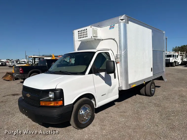 2016 Chevrolet Express 4500 refrigerated delivery truck