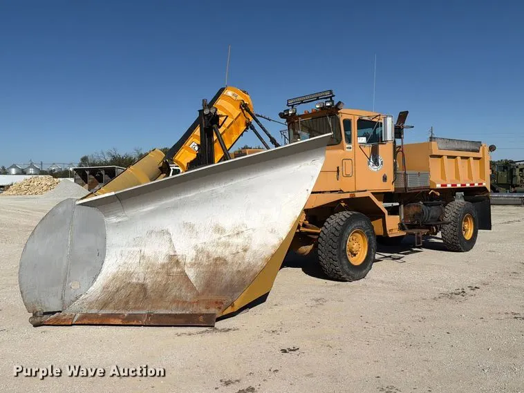 1986 Oshkosh P-2523-5 dump truck