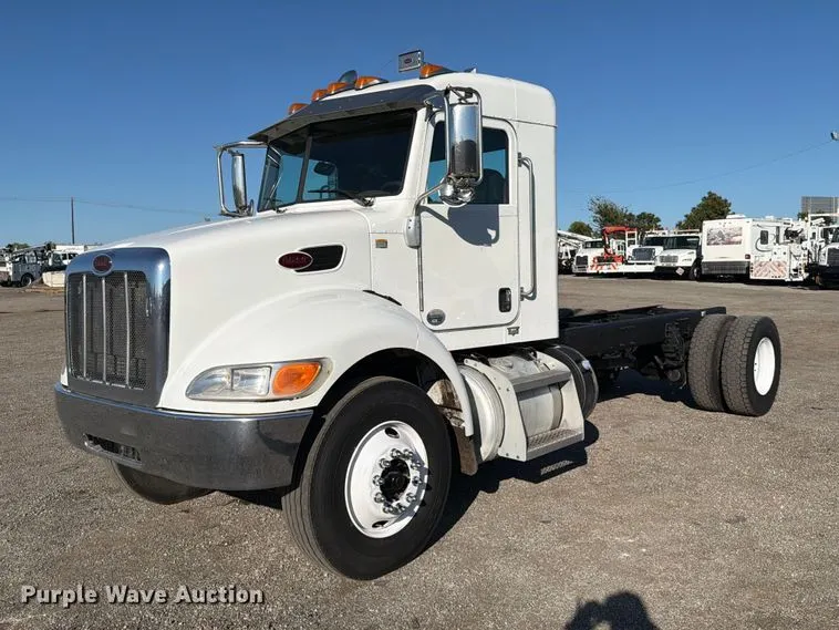 2015 Peterbilt 337 truck cab and chassis