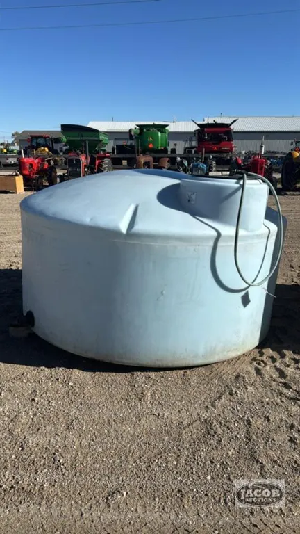 NORWESCO 1100 GALLON BLUE POLY TANK