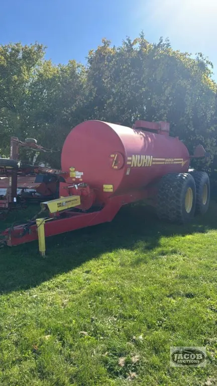 NUHN MAGNUM 4000 GALLON LIQUID MANURE TANK