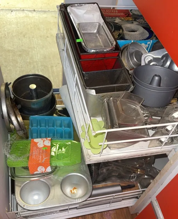 Baking Pans, Kitchen Tools, and Bakeware Lot