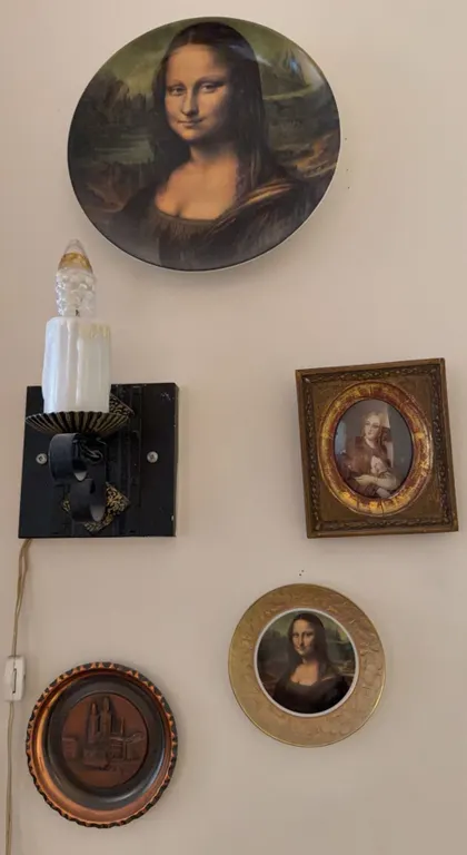 Decorative Mona Lisa Plates and Framed Portrait Plaque