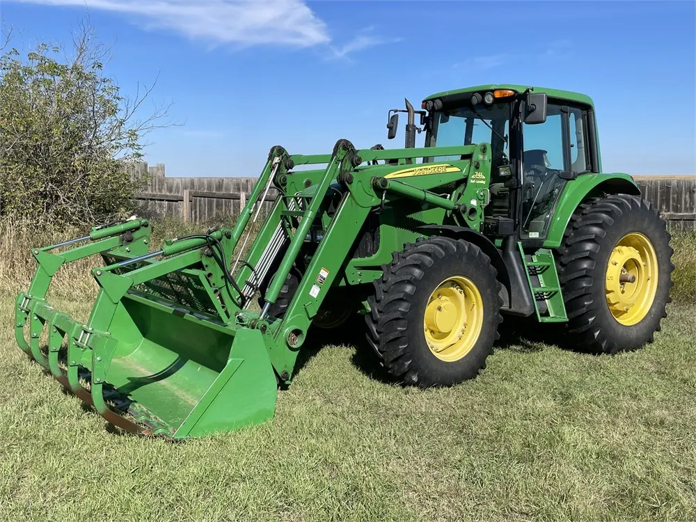 2006 JOHN DEERE 7520 MFWD Tractor w/ JD 741 Self Leveling FEL, ONLY 2,978 Hours