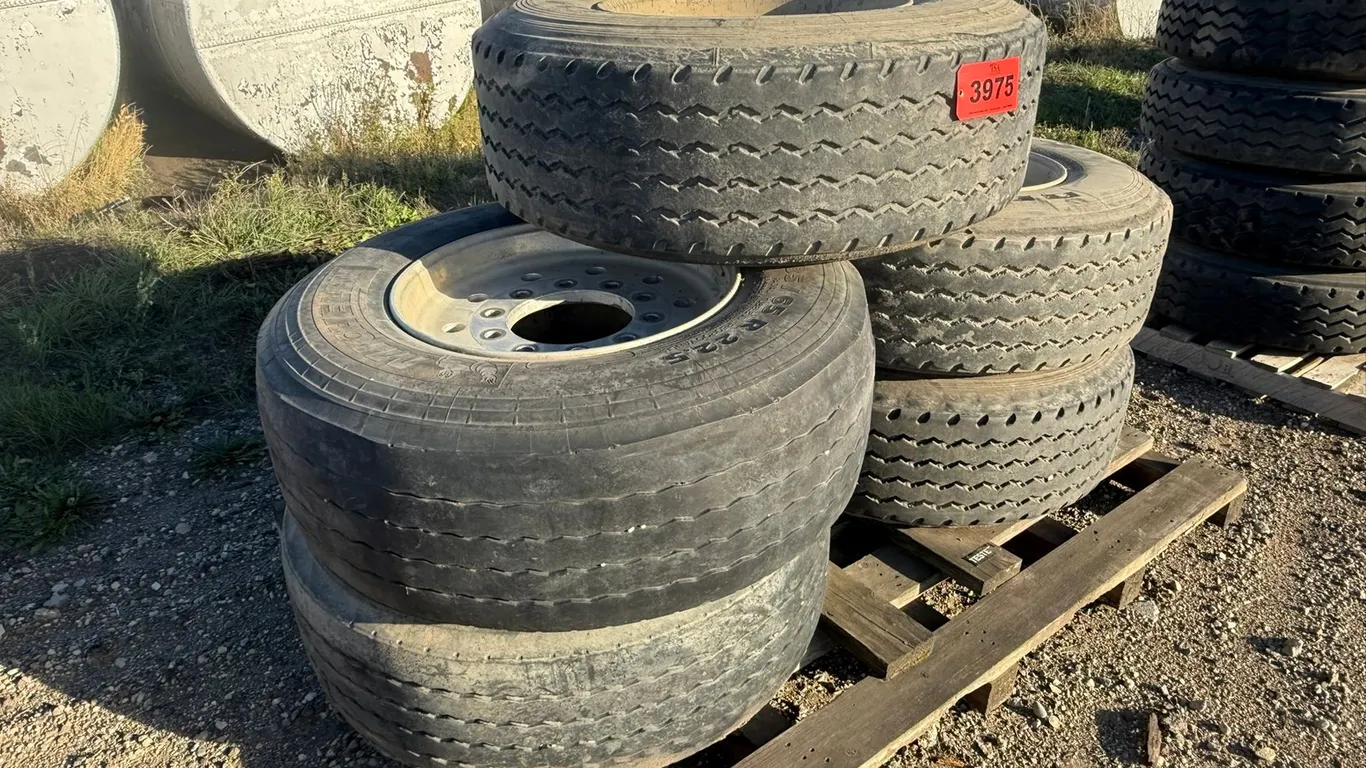(5) Used 385/65R22.5 Wheels & Tires