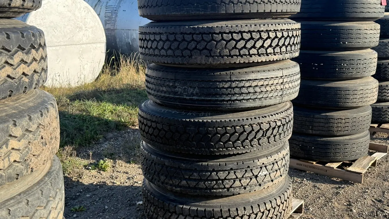 (6) 11R24.5 Wheels & Tires