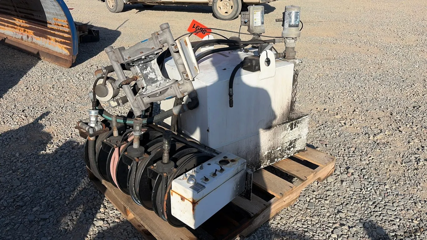 LubeMate Oil Transfer Tank W/Pumps And Hose Reels