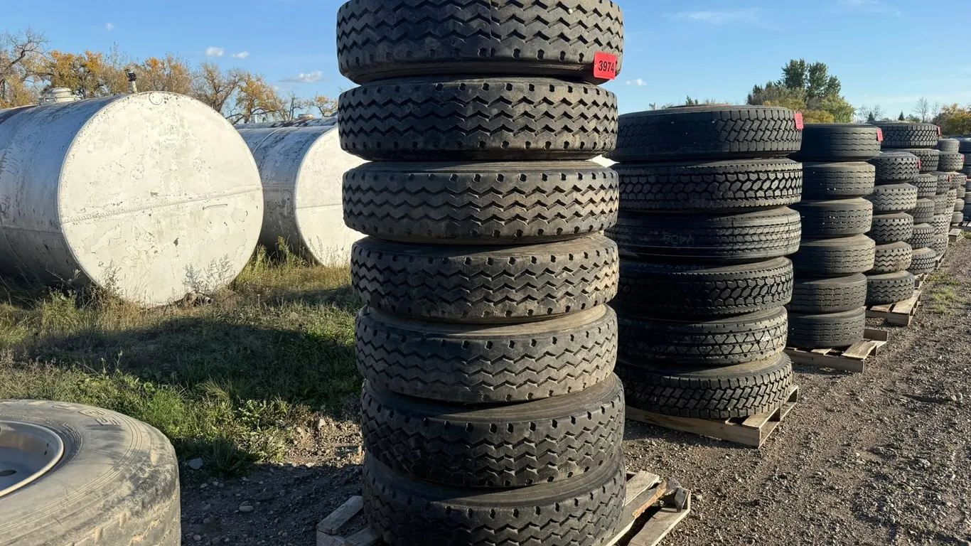 (7)11R22.5 Wheels & Tires