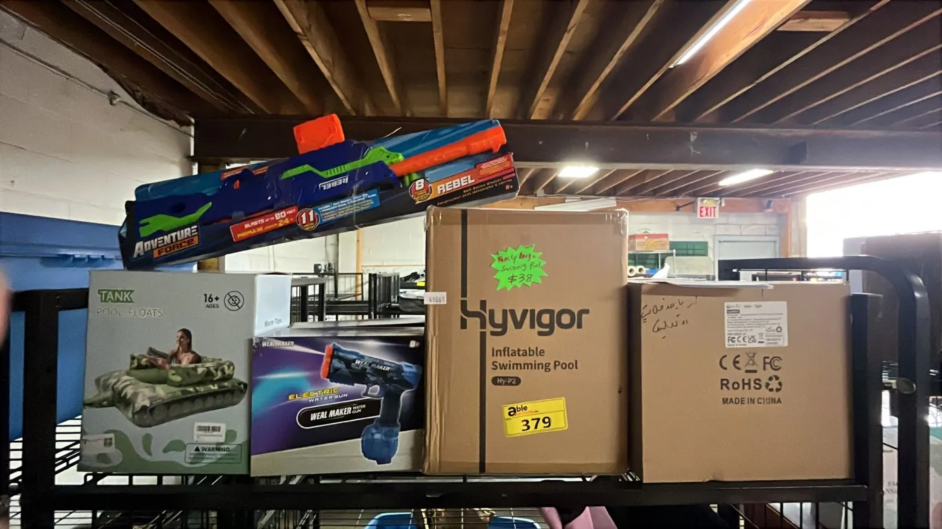 TANK POOL FLOATS, WEAL MAKER WATER GUNS, INFLATABLE SWIMMING POOL, OXYLED SOLAR LAMPS & MORE