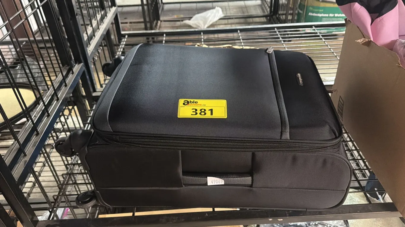 *NEW* AMAZON BASICS ROLLING SOFT-SIDE SUITCASE