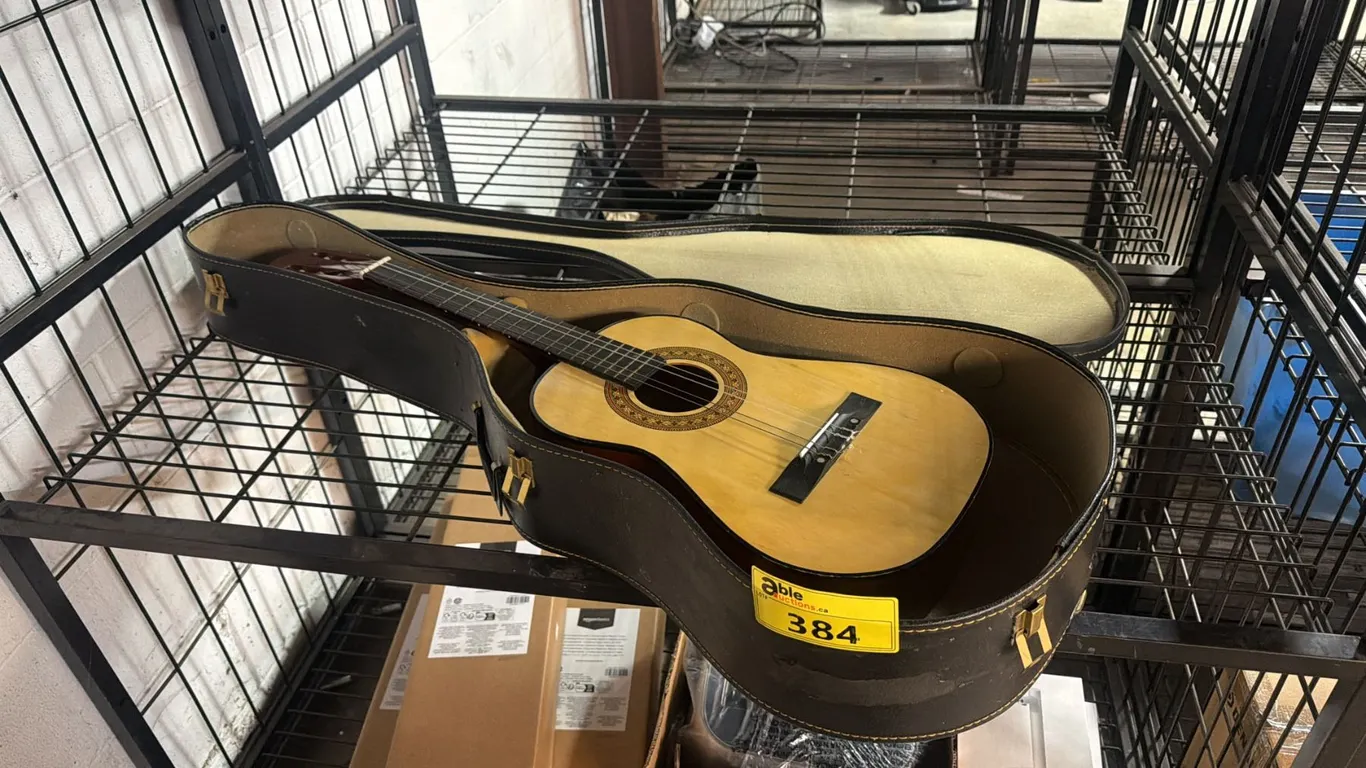 HALF SIZE ACOUSTIC GUITAR IN HARD CASE
