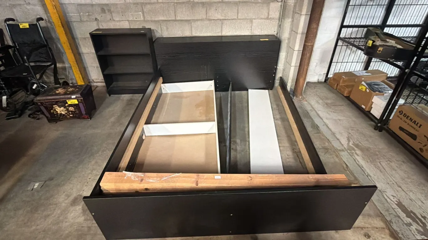 WOOD QUEEN SIZE BED FRAME WITH HEADBOARD & FOOTBOARD