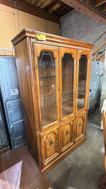 VINTAGE INTERIOR LIT WOOD CHINA CABINET