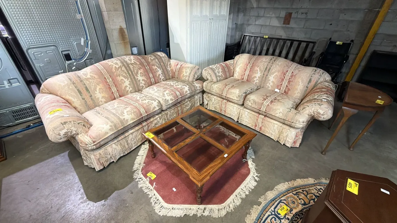 VINTAGE STYLUS FABRIC UPHOLSTERED SOFA & LOVESEAT