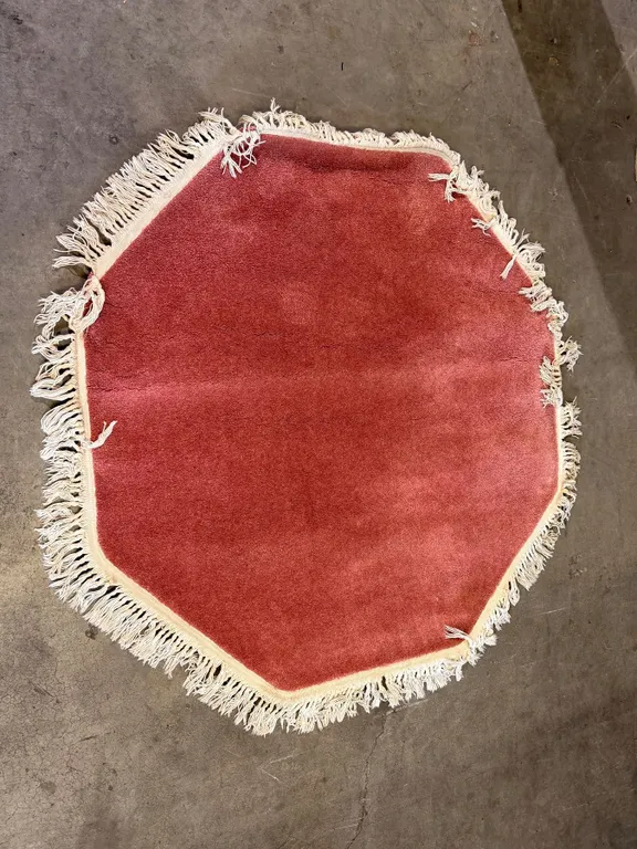 VINTAGE 48" OCTAGON SHAPED AREA CARPET