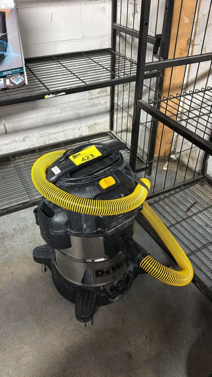 DEWALT STAINLESS STEEL WET/DRY VAC *UNKNOWN WORKING CONDITION/MAY BE MISSING PARTS & OR PIECES*