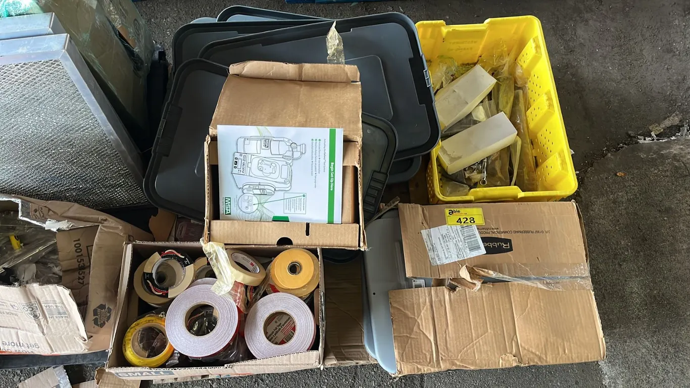 PALLET OF RUBBERMAID TOTE LIDS, WESTWARD WRENCHES, FIBRE-METAL TUNGSTEN ELECTRODES & MORE *MUST TAKE