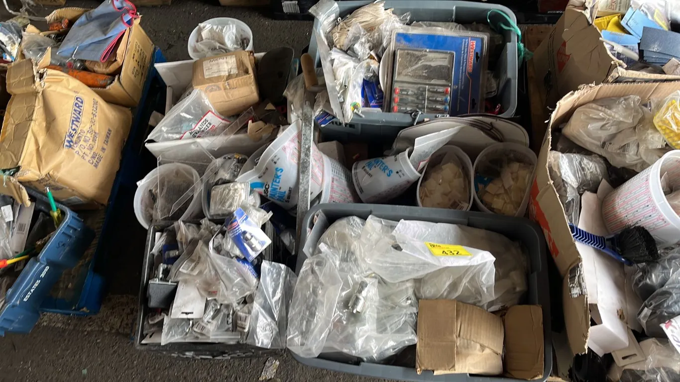 PALLET OF ASSTD TOOLS: SOCKET BITS, PAINTER'S PAILS, MINI PLIERS/PRECISION SCREWDRIVERS & MORE *MUST