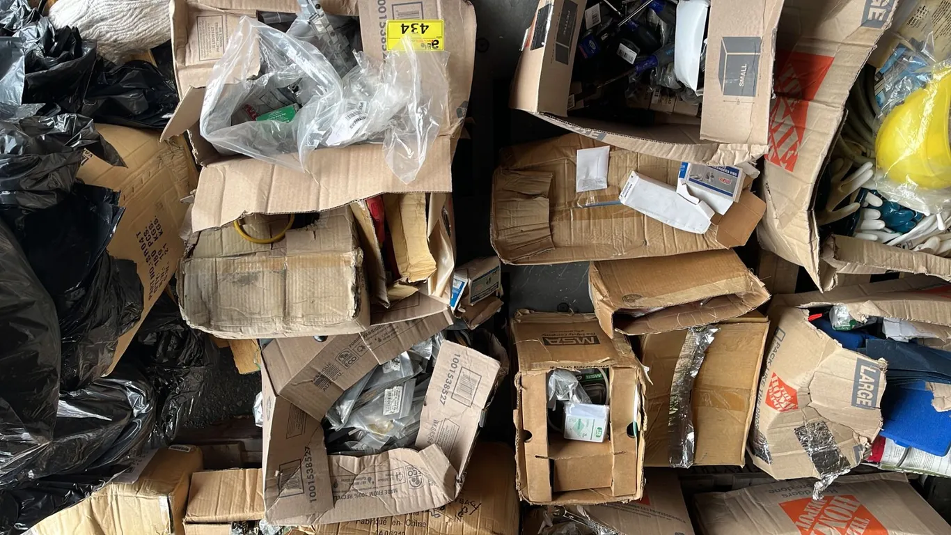 PALLET OF ASSORTED WESTWARD SCREWDRIVERS, RFL COMPRESSED AIR UNITS, UNIVERSAL JOINT SOCKETS & MORE