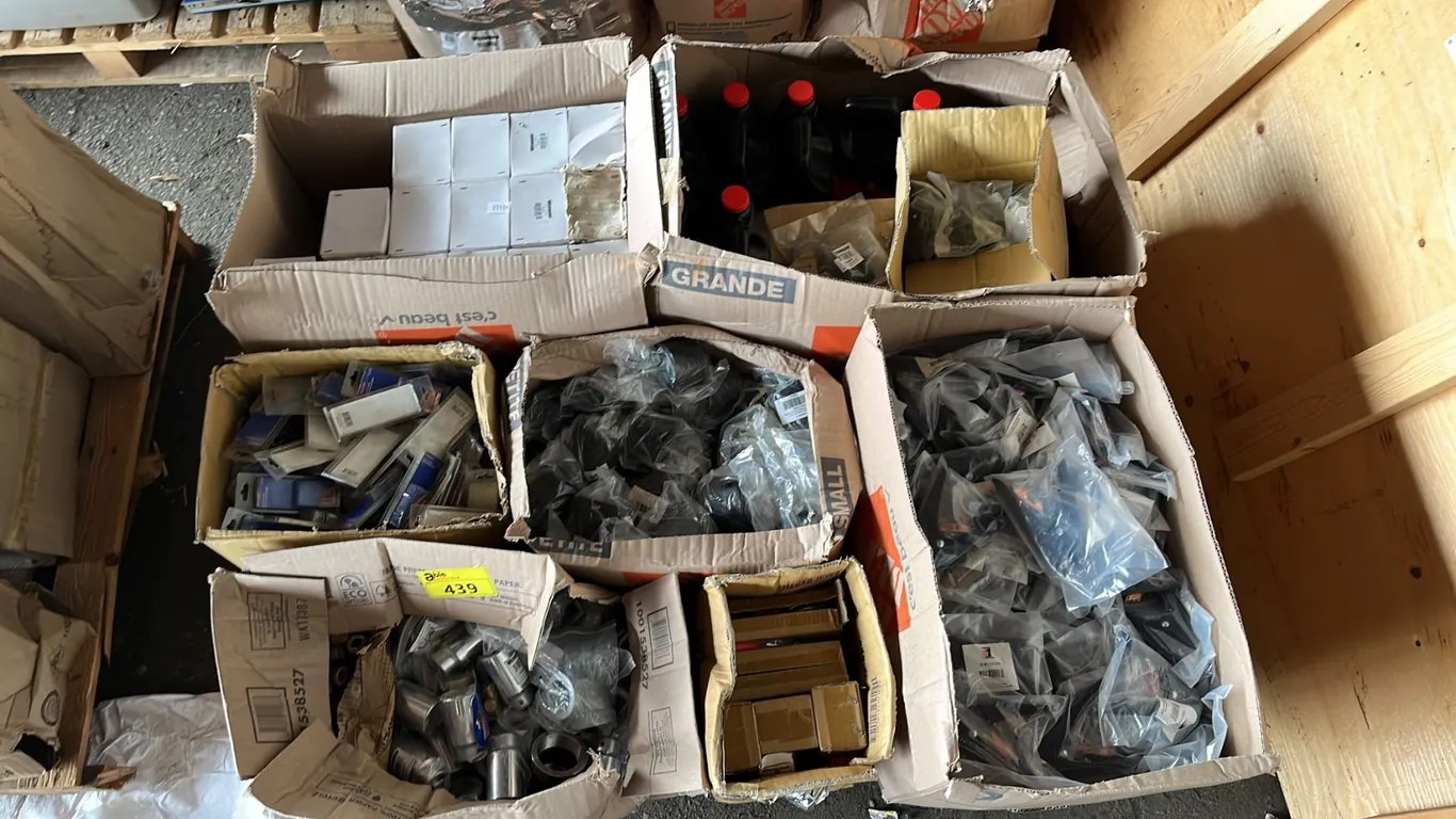 PALLET OF WESTWARD CONTACT TIPS, POWER 1ST CAR BATTERY ALLIGATOR CLAMPS, ROBIN AIR PUMP OIL & MORE