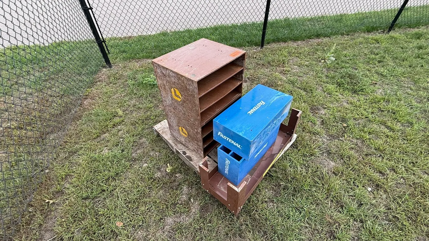 (4) Small Shelf Units