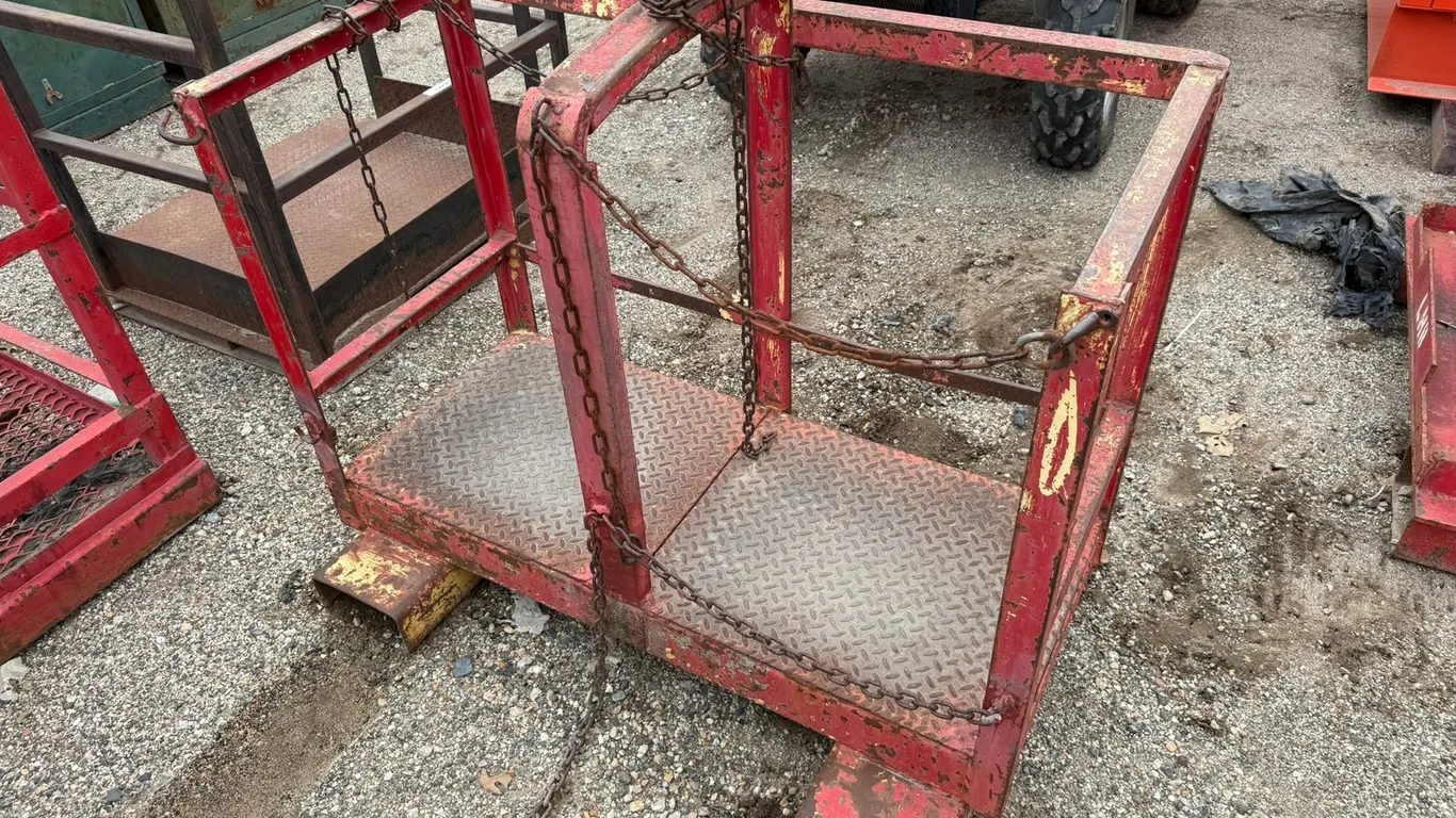 Man Basket with Fork Pockets