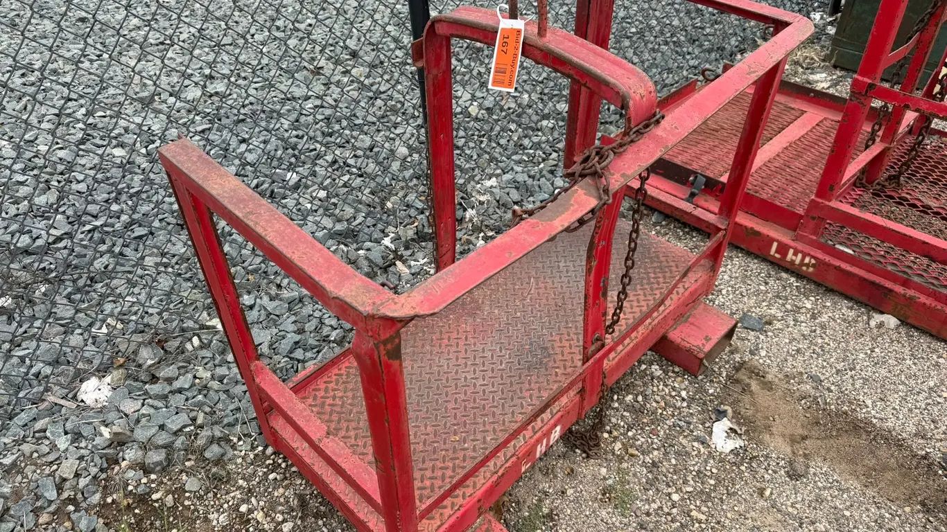 Man Basket with Fork Pockets