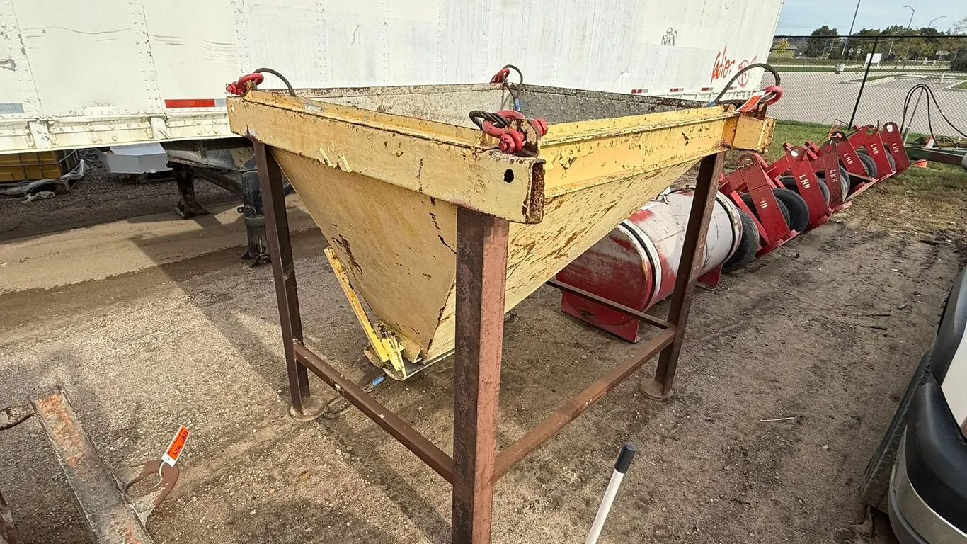 Cement Hopper with Steal Cables
