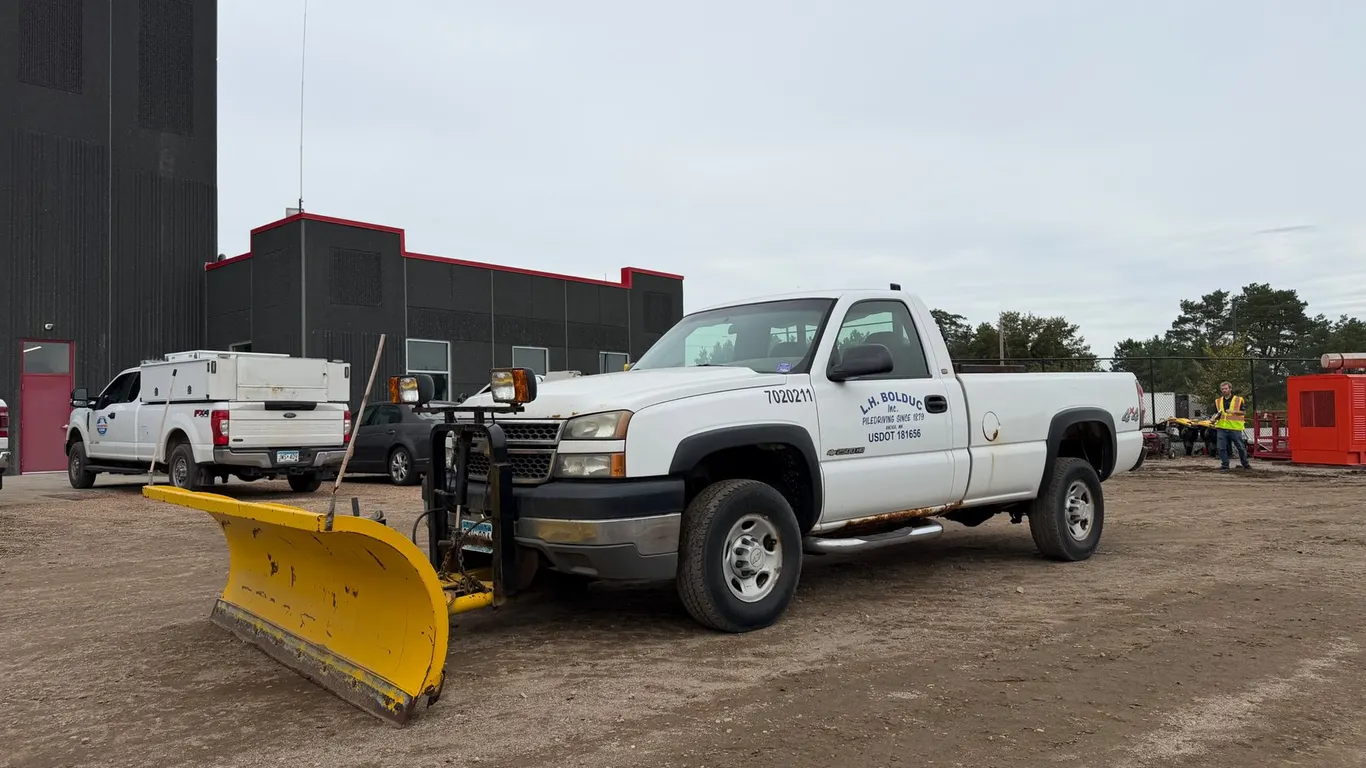 2005 Chevrolet Silverado 2500 With Plow