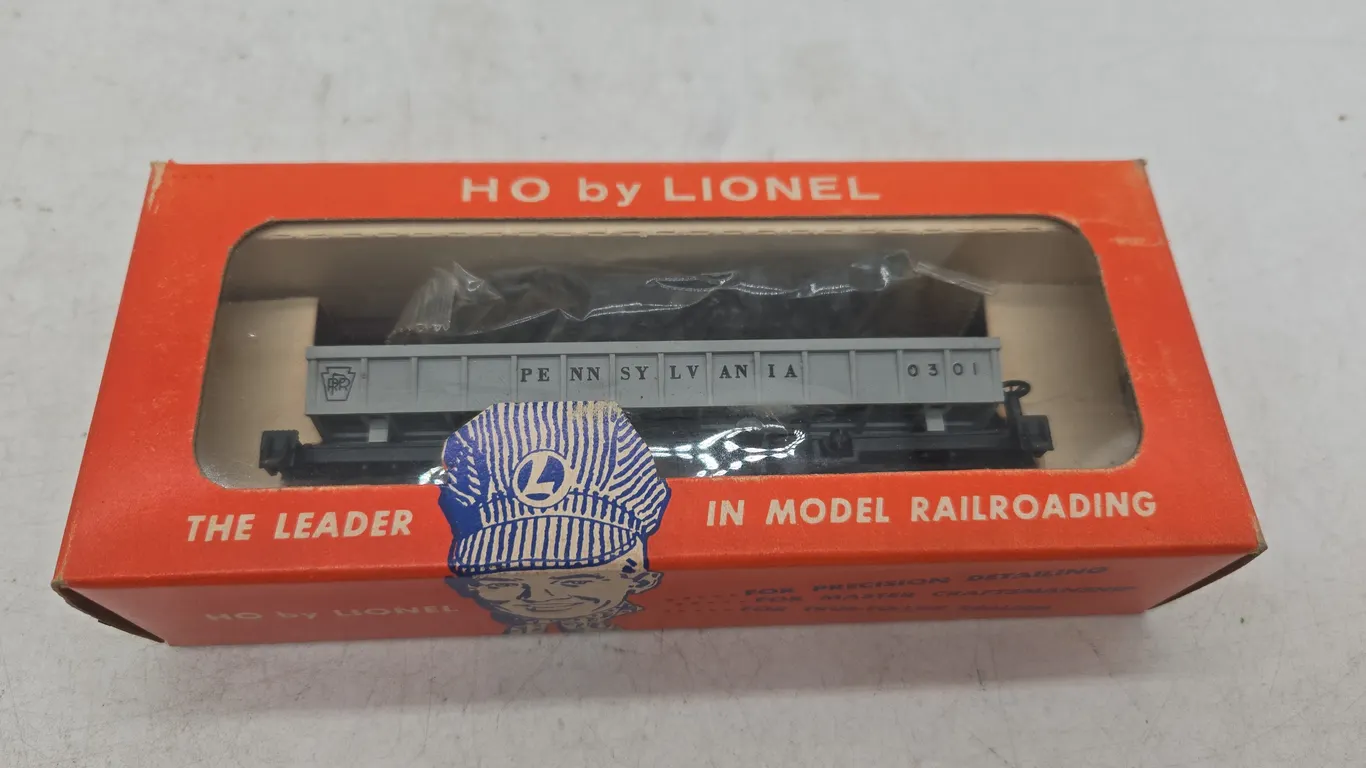 Vintage Lionel HO scale operating dump car number 0301 new inbox