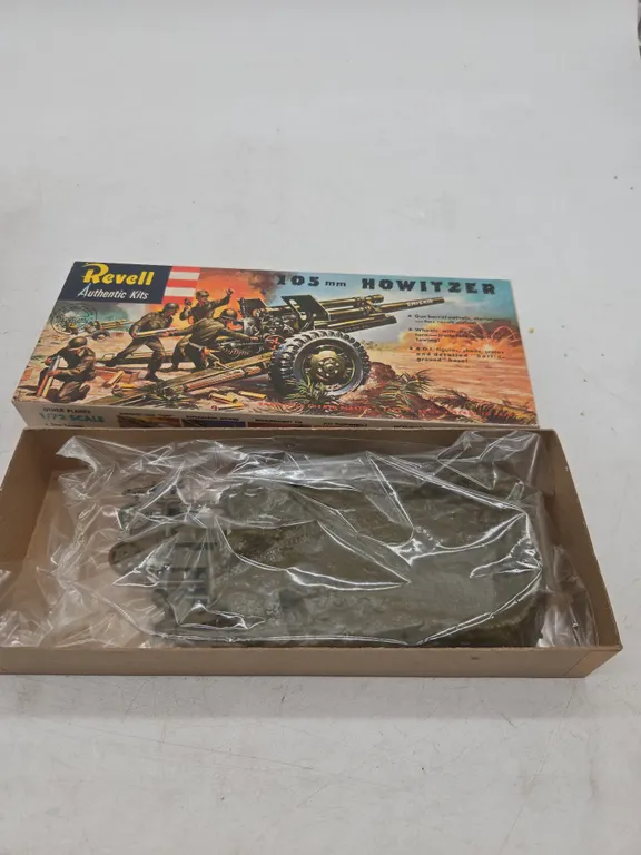 Vintage revel model howitzer kit new and original box
