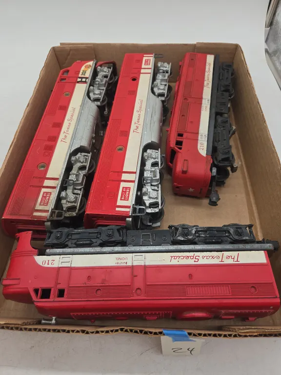 Vintage 1954 Lionel Texas special diesel locomotive , with b unit and dummy locomotives
