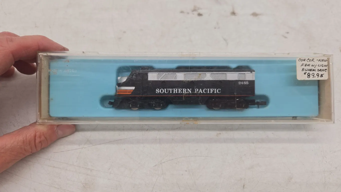 Vintage Southern Pacific number 2485 n scale locomotive new in box