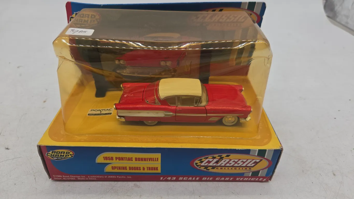 Vintage road champs 1955 Pontiac Bonneville diecast collector's car new and original box