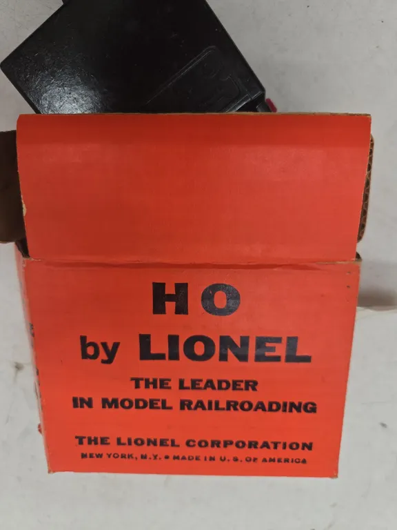 Vintage Lionel number 0103 ho scale dc power pack new and original box