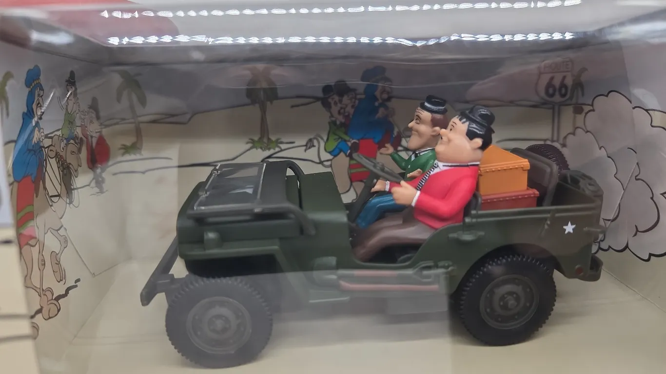 Vintage 2001 gateway global Laurel and Hardy Jeep collector's car