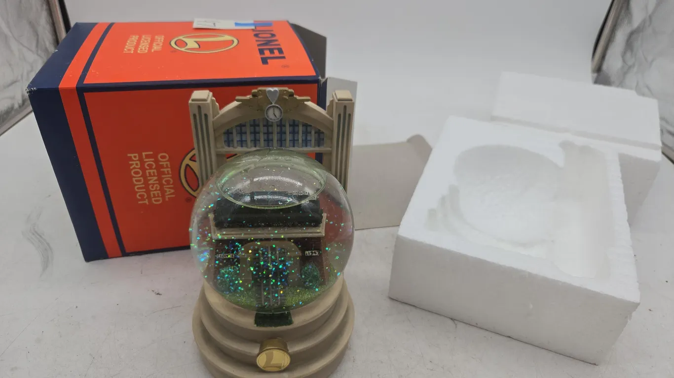 Vintage Lionel number 2332 Westland giftware Pennsylvania snow globe new in original box